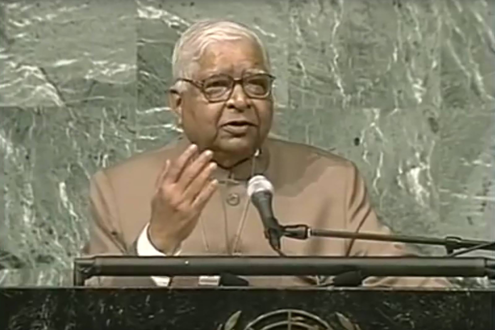 Vipassana teacher S. N. Goenka at the 2000 Millennium World Peace Summit of Religious and Spiritual Leaders at the United Nations.